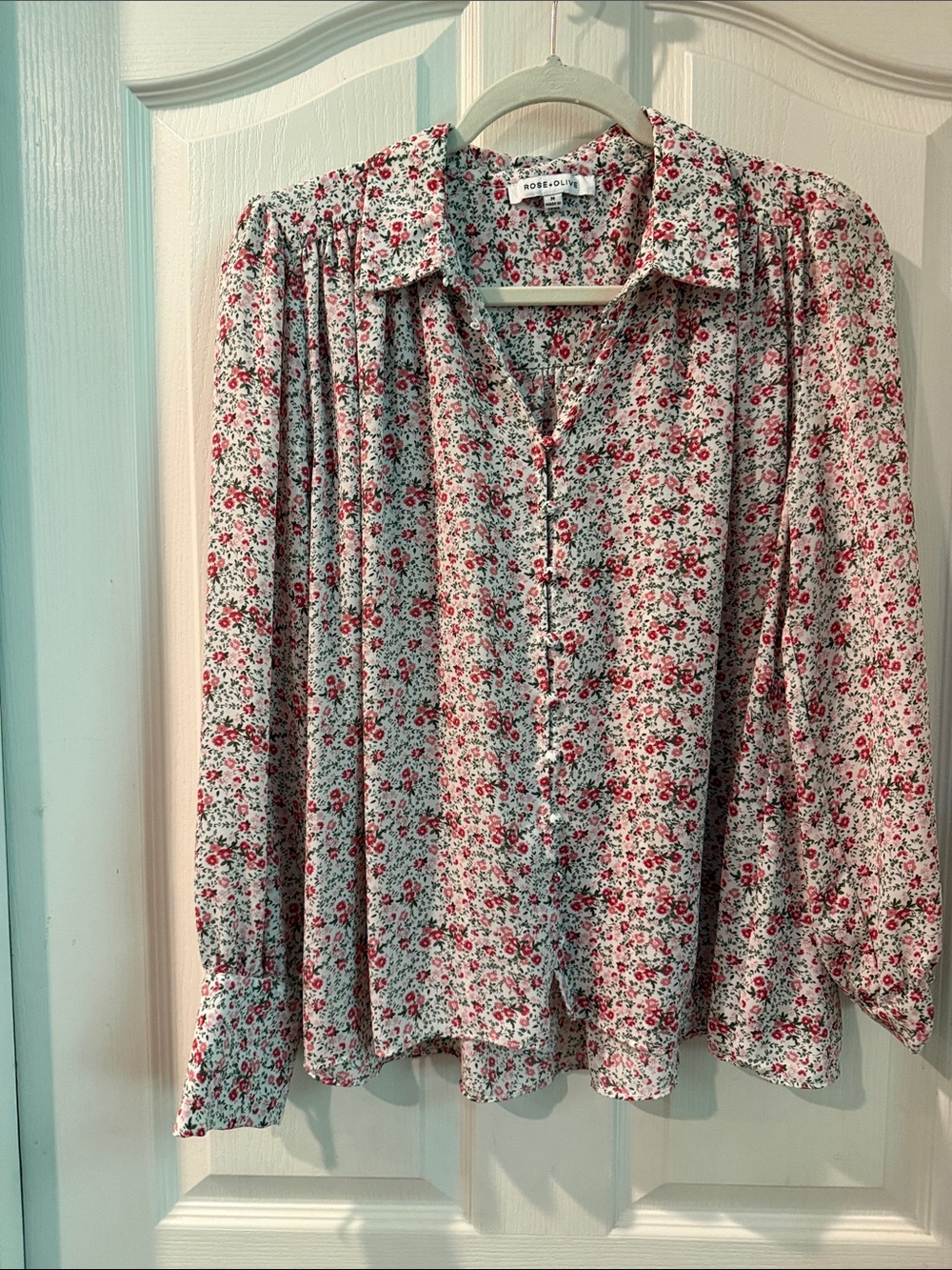 Rose & Olive White Floral Button-Front Blouse